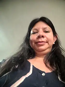 Snapshot of kinky_momm chatting on 10/28/25, 01:25 kinky momm online show from 10/28/25, 01:25