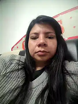 Snapshot of kinky_momm chatting on 11/05/25, 01:11 kinky momm online show from 11/05/25, 01:11