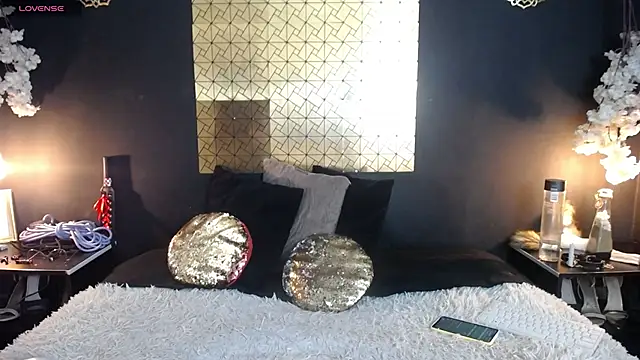 Snapshot of kinky_momm chatting on 12/01/25, 02:11 kinky momm online show from 12/01/25, 02:11