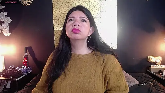 Snapshot of kinky_momm chatting on 12/05/25, 01:20 kinky momm online show from 12/05/25, 01:20