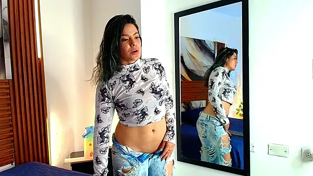 Snapshot of Evelin_thompsson chatting on 11/25/25, 03:17 Evelin thompsson online show from 11/25/25, 03:17