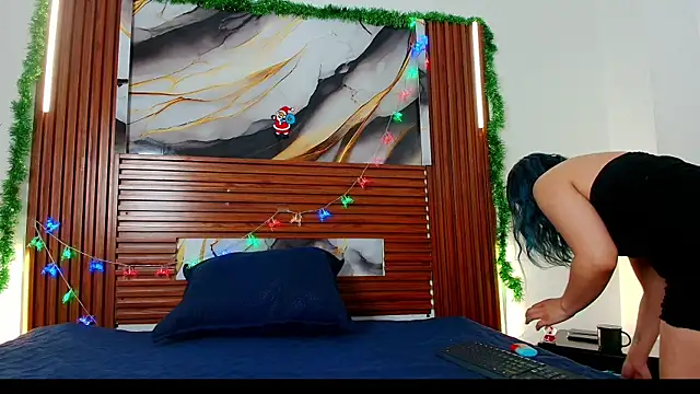 Snapshot of Evelin_thompsson chatting on 12/14/25, 03:12 Evelin thompsson online show from 12/14/25, 03:12