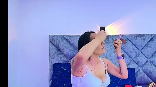 Shantey Laurent online show from 10/13/25, 02:06