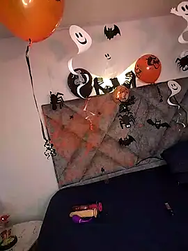 Shantey Laurent online show from 10/28/25, 01:58