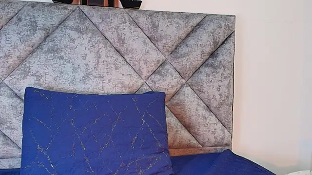 Shantey Laurent online show from 11/12/25, 02:39