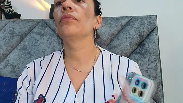 Shantey Laurent online show from 11/22/25, 01:32