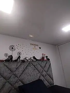 Shantey Laurent online show from 05/08/26, 06:35