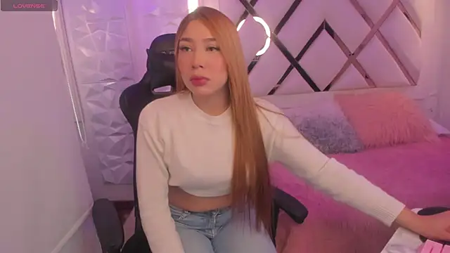 Snapshot of Issa_Moon_ chatting on 10/01/25, 02:12 Issa Moon online show from 10/01/25, 02:12