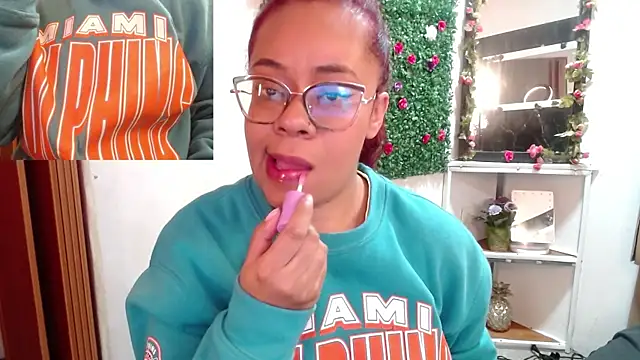 Snapshot of MIA__SPENCER chatting on 09/13/25, 01:44 MIA SPENCER online show from 09/13/25, 01:44