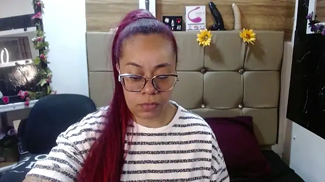 Snapshot of MIA__SPENCER chatting on 10/06/25, 05:10 MIA SPENCER online show from 10/06/25, 05:10