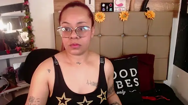 Snapshot of MIA__SPENCER chatting on 11/01/25, 05:04 MIA SPENCER online show from 11/01/25, 05:04