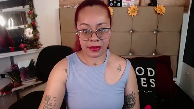 Snapshot of MIA__SPENCER chatting on 11/05/25, 09:04 MIA SPENCER online show from 11/05/25, 09:04