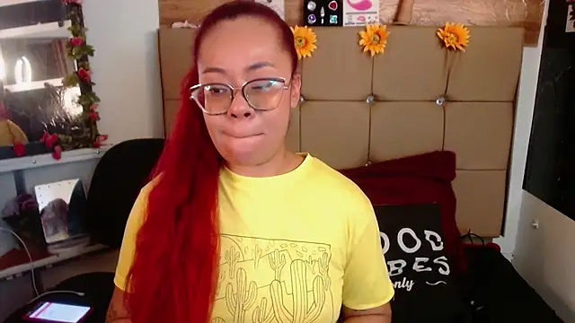 Snapshot of MIA__SPENCER chatting on 11/06/25, 09:05 MIA SPENCER online show from 11/06/25, 09:05