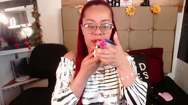 Snapshot of MIA__SPENCER chatting on 11/12/25, 05:46 MIA SPENCER online show from 11/12/25, 05:46