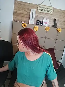 Snapshot of MIA__SPENCER chatting on 11/24/25, 09:47 MIA SPENCER online show from 11/24/25, 09:47