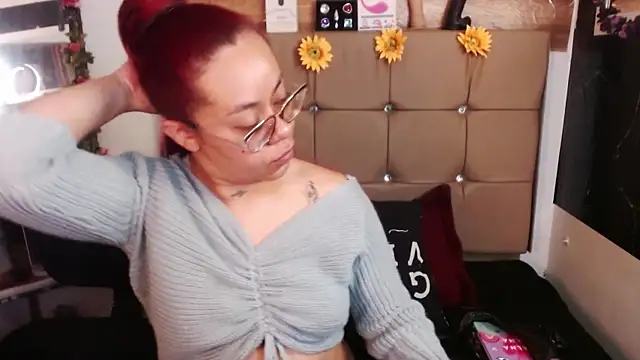 Snapshot of MIA__SPENCER chatting on 01/10/26, 05:04 MIA SPENCER online show from 01/10/26, 05:04