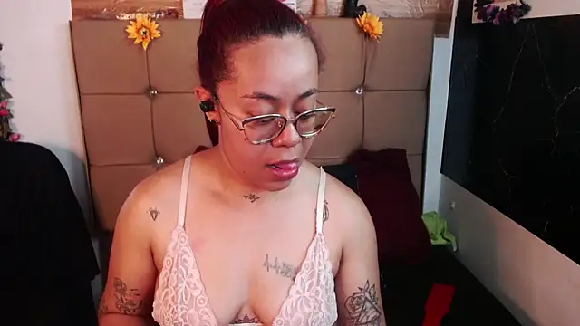 Snapshot of MIA__SPENCER chatting on 02/04/26, 05:41 MIA SPENCER online show from 02/04/26, 05:41