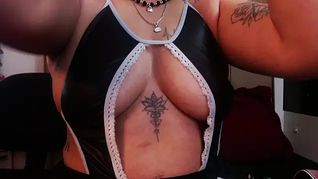 Snapshot of MIA__SPENCER chatting on 02/07/26, 04:43 MIA SPENCER online show from 02/07/26, 04:43