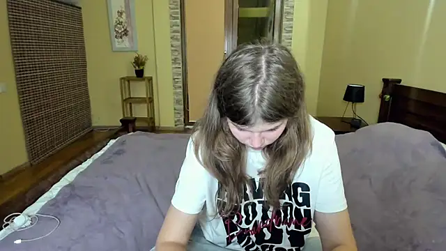 Snapshot of Lilly_Jess chatting on 09/19/25, 06:19 Lilly Jess online show from 09/19/25, 06:19