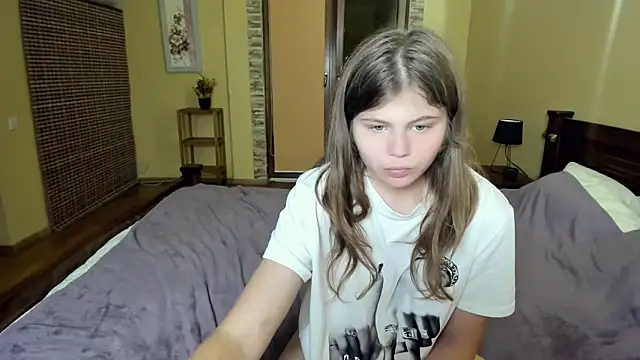 Snapshot of Lilly_Jess chatting on 09/22/25, 06:54 Lilly Jess online show from 09/22/25, 06:54