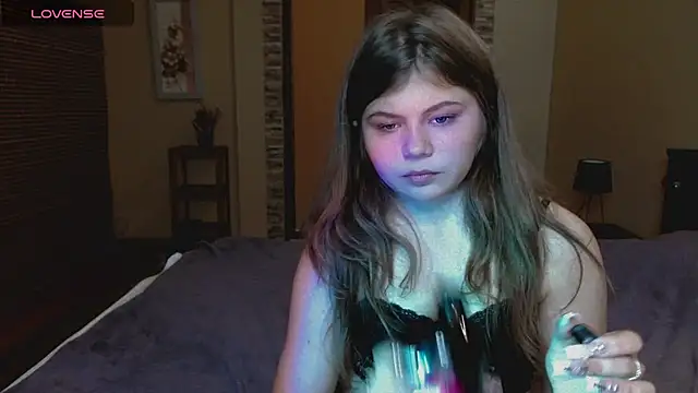 Snapshot of Lilly_Jess chatting on 10/02/25, 06:37 Lilly Jess online show from 10/02/25, 06:37