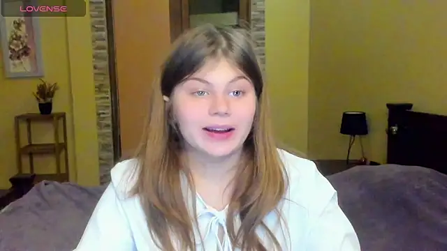 Snapshot of Lilly_Jess chatting on 10/20/25, 06:41 Lilly Jess online show from 10/20/25, 06:41