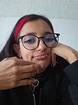 carolinerue online show from 04/19/26, 09:28