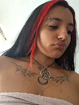 carolinerue online show from 07/03/26, 07:31
