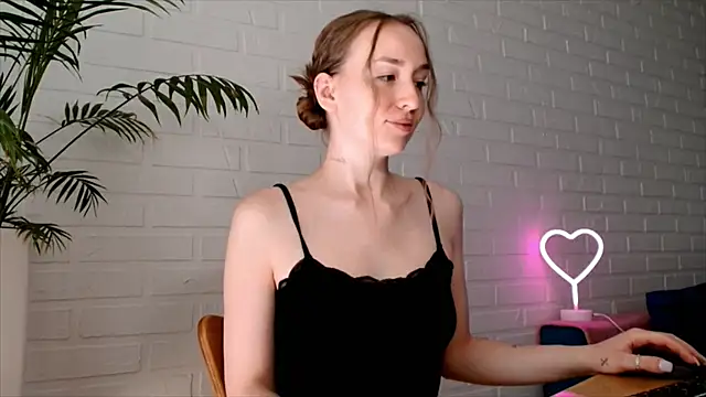 WhitePrincessLuna online show from 07/19/26, 11:58