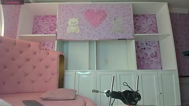 Snapshot of Teffy_Cute_ chatting on 10/13/25, 03:12 Teffy Cute  online show from 10/13/25, 03:12