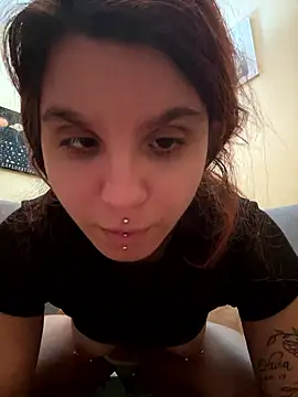 Snapshot of Brutecia2002 chatting on 01/10/26, 10:50 Brutecia2002 online show from 01/10/26, 10:50