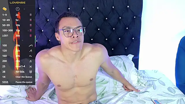 adriel escalante online show from 07/14/26, 03:22