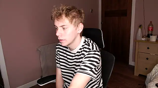 Snapshot of scottishtwink01 chatting on 09/18/25, 02:30 scottishtwink01 online show from 09/18/25, 02:30