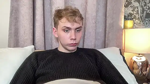 Snapshot of scottishtwink01 chatting on 10/19/25, 10:10 scottishtwink01 online show from 10/19/25, 10:10
