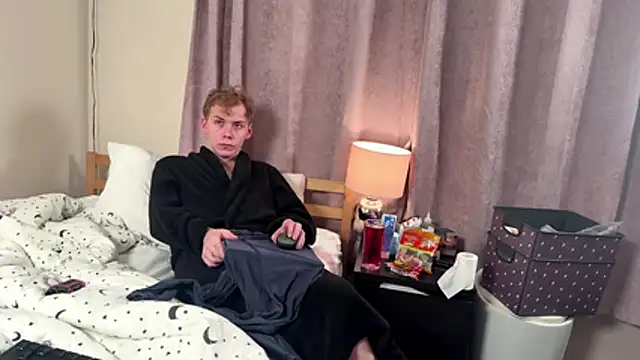 Snapshot of scottishtwink01 chatting on 11/05/25, 11:49 scottishtwink01 online show from 11/05/25, 11:49