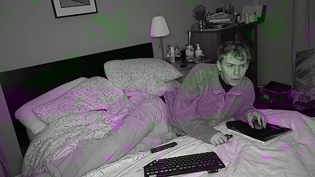 Snapshot of scottishtwink01 chatting on 11/07/25, 03:12 scottishtwink01 online show from 11/07/25, 03:12