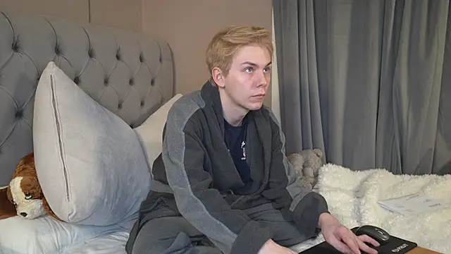 Snapshot of scottishtwink01 chatting on 02/24/26, 01:03 scottishtwink01 online show from 02/24/26, 01:03