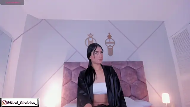 nicol giraldoo online show from 04/09/26, 04:01