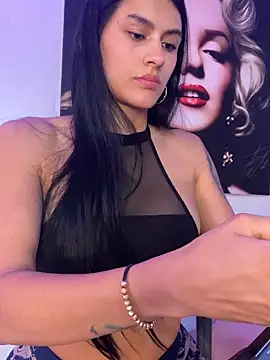 juliana1920 online show from 09/17/25, 05:58