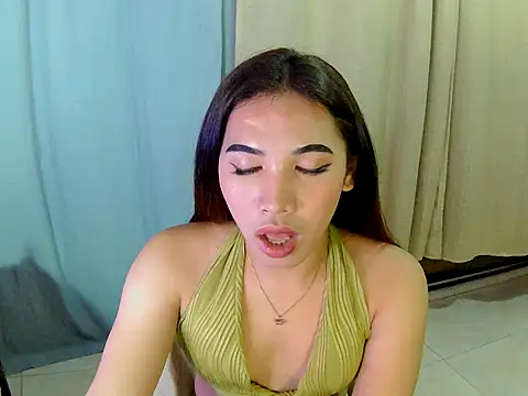 Snapshot of Chen_Lavin chatting on 10/13/25, 01:55 Chen Lavin online show from 10/13/25, 01:55