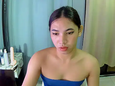 Snapshot of Chen_Lavin chatting on 11/06/25, 05:47 Chen Lavin online show from 11/06/25, 05:47