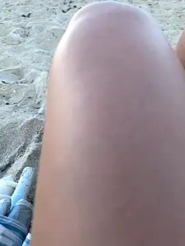 Snapshot of carynn chatting on 10/26/25, 09:21 carynn online show from 10/26/25, 09:21