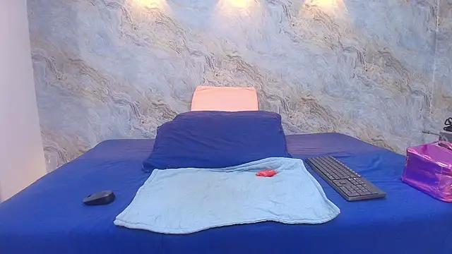 abbyrouss  online show from 10/30/25, 03:08