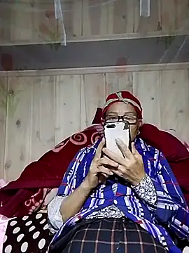 Snapshot of -Xuka-200 chatting on 10/25/25, 12:02 -Xuka-200 online show from 10/25/25, 12:02