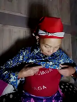 Snapshot of -Xuka-200 chatting on 11/20/25, 12:16 -Xuka-200 online show from 11/20/25, 12:16