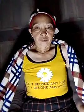 Snapshot of -Xuka-200 chatting on 11/25/25, 11:43 -Xuka-200 online show from 11/25/25, 11:43