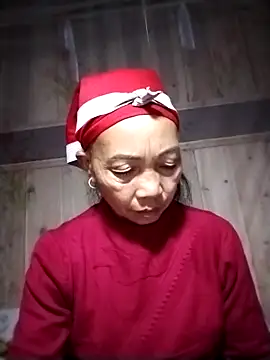 Snapshot of -Xuka-200 chatting on 12/19/25, 10:11 -Xuka-200 online show from 12/19/25, 10:11