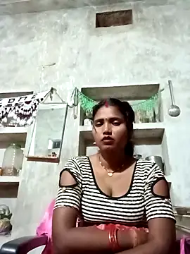 Snapshot of Cm_pooja chatting on 10/04/25, 07:01 Cm pooja online show from 10/04/25, 07:01