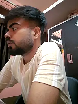 soniriyaa010101 online show from 04/07/26, 08:53