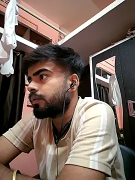 soniriyaa010101 online show from 04/13/26, 08:03